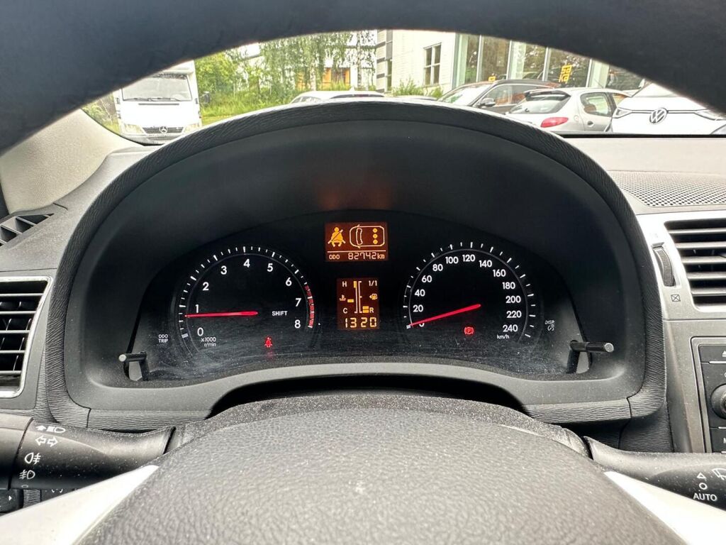 Toyota Avensis 2012 Hopea