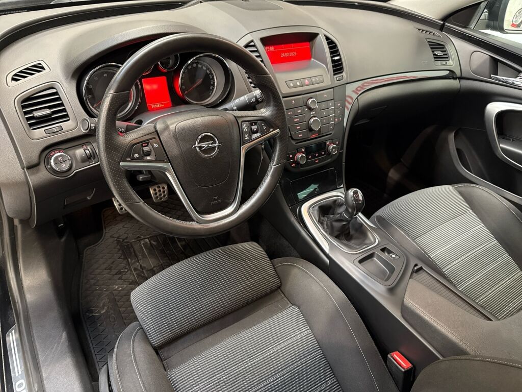 Opel Insignia 2012 Musta