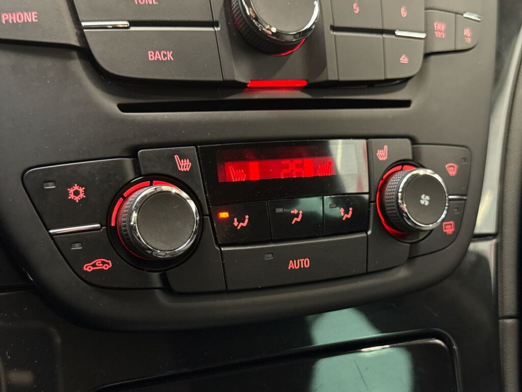 Opel Insignia 2012 Musta