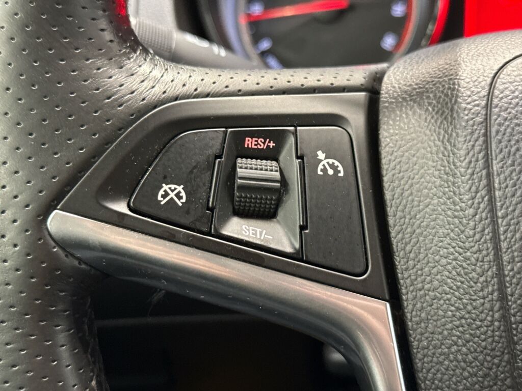 Opel Insignia 2012 Musta