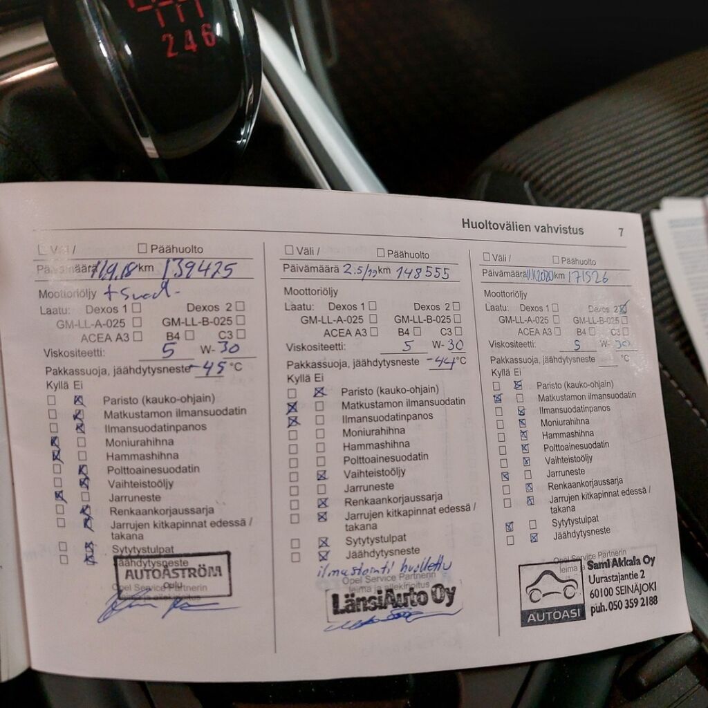 Opel Insignia 2012 Musta