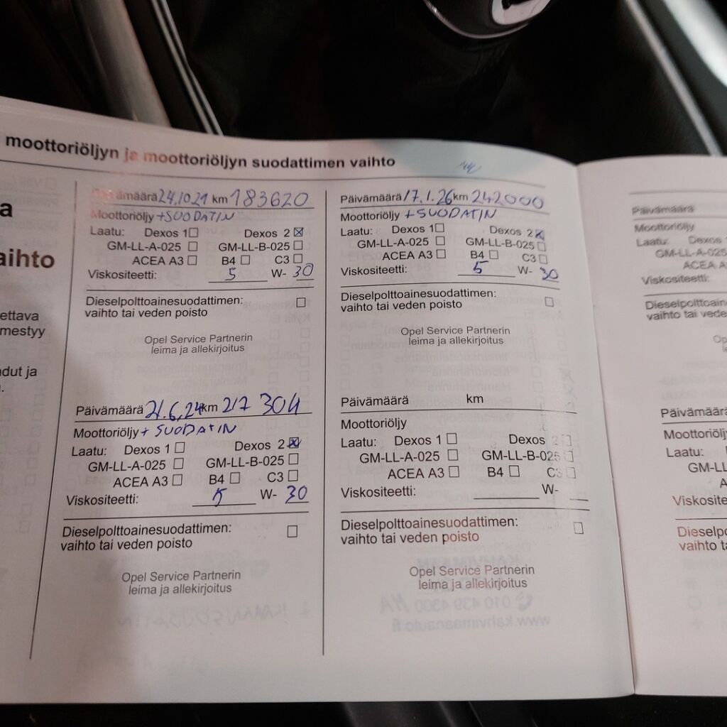 Opel Insignia 2012 Musta