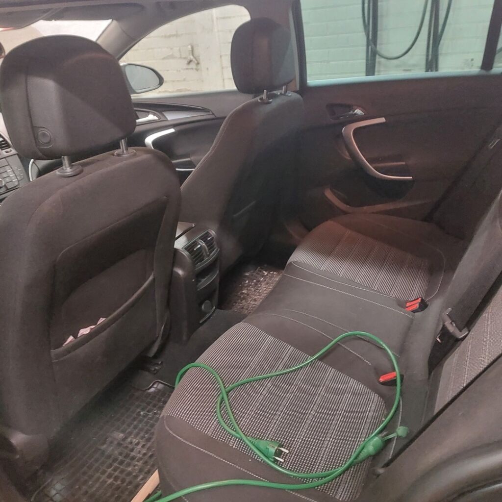 Opel Insignia 2012 Musta