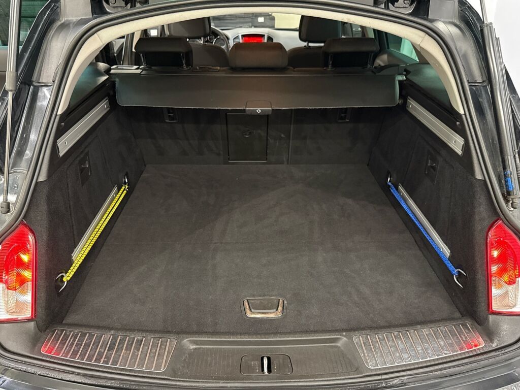 Opel Insignia 2012 Musta