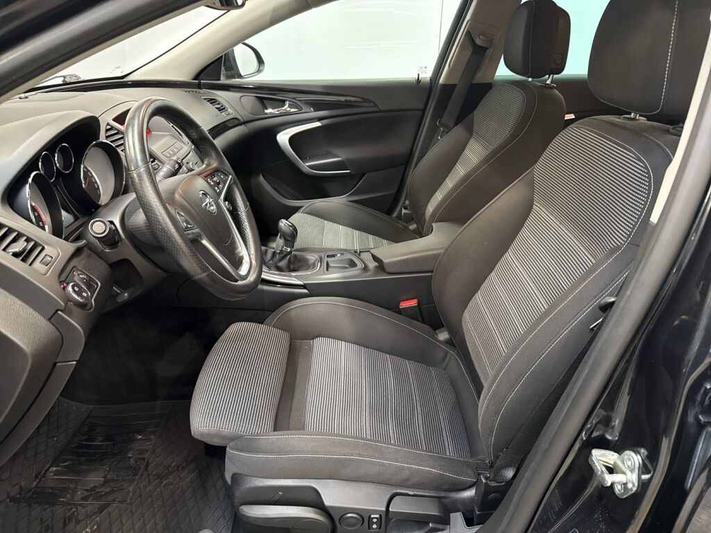 Opel Insignia 2012 Musta