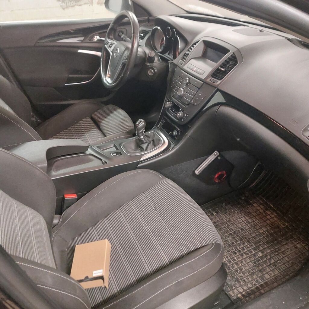 Opel Insignia 2012 Musta