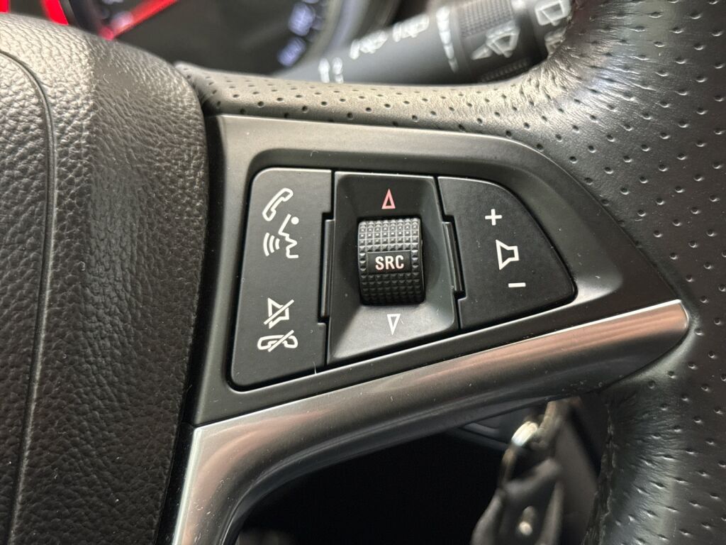 Opel Insignia 2012 Musta