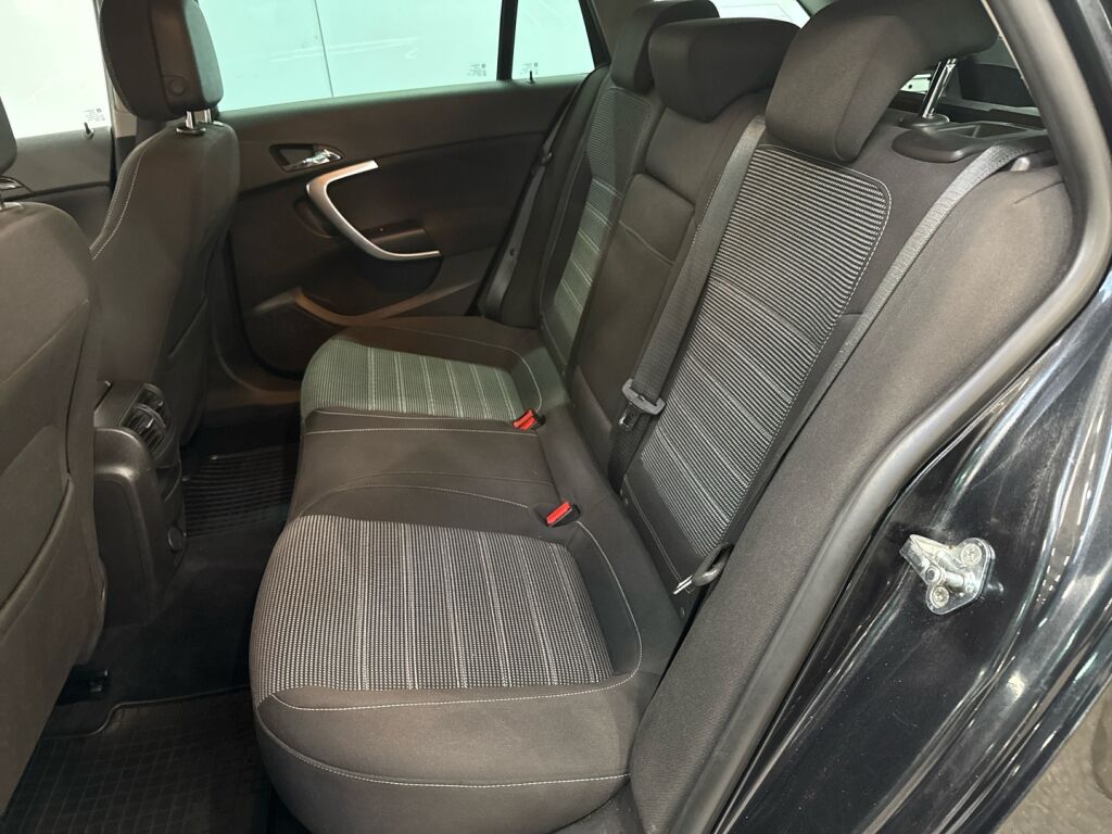 Opel Insignia 2012 Musta