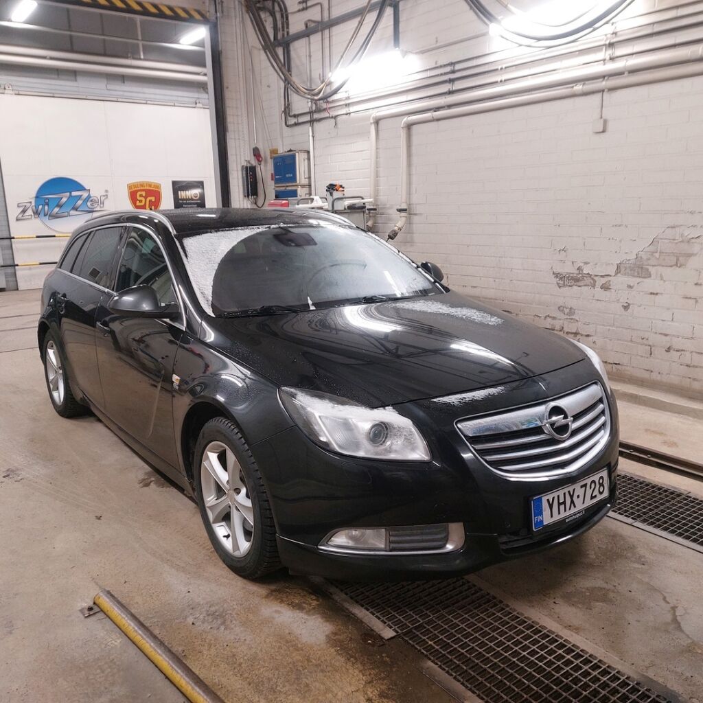 Opel Insignia 2012 Musta