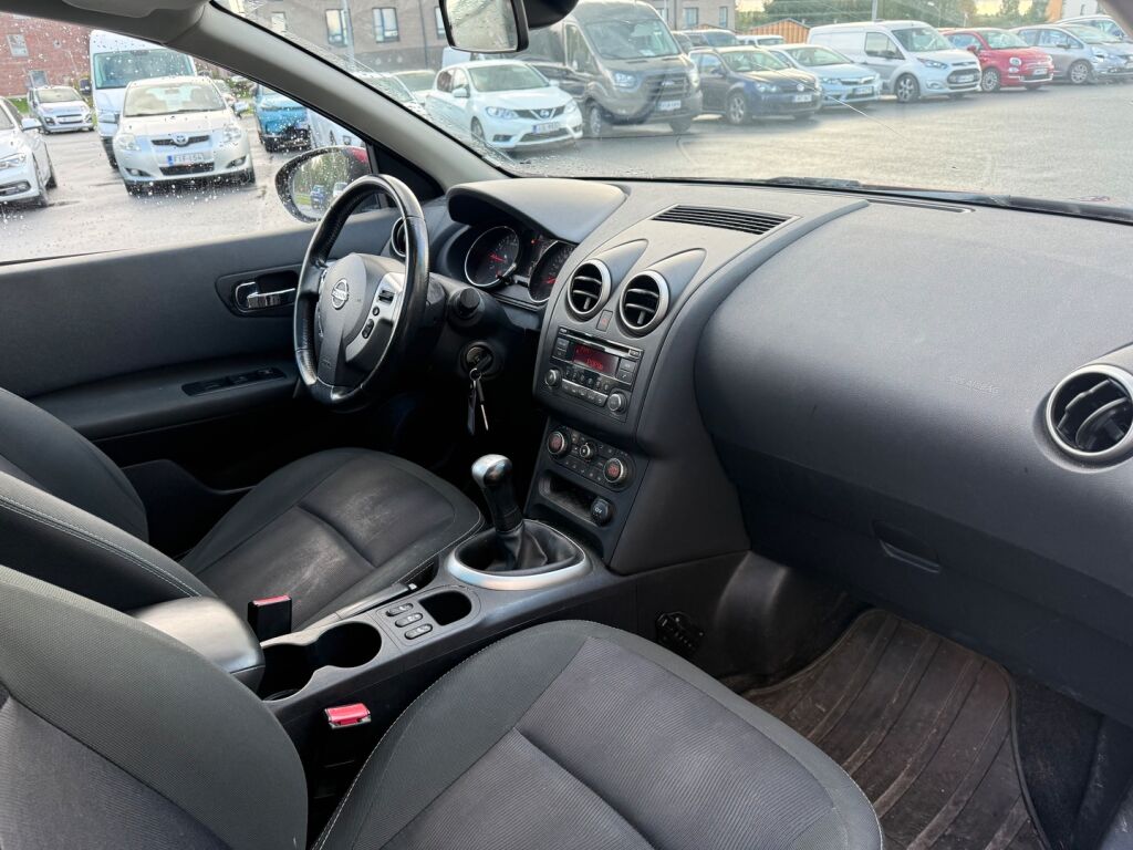 Nissan Qashqai+2 2013 Punainen