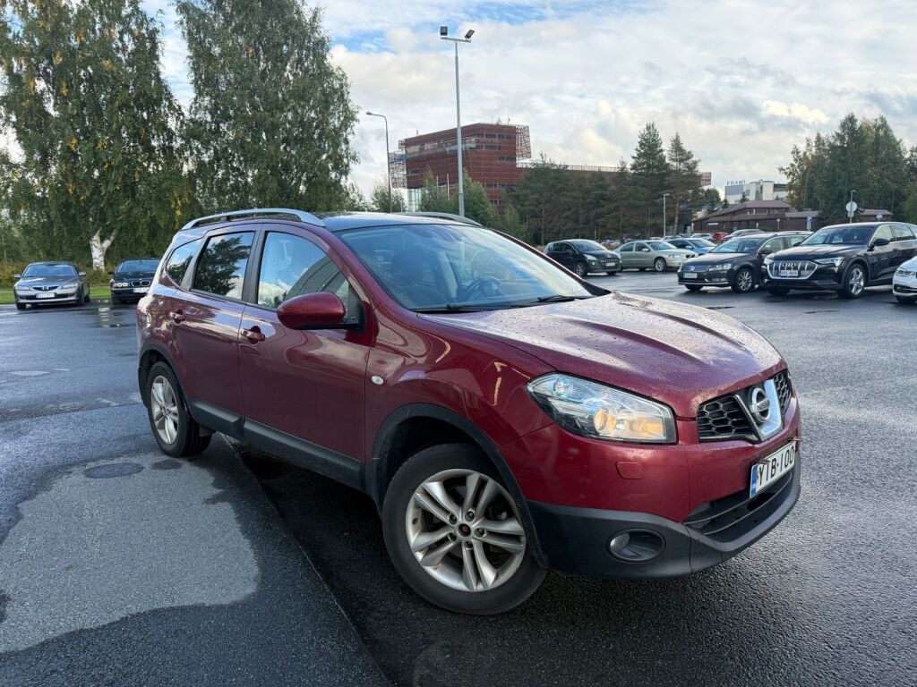 Nissan Qashqai+2 2013 Punainen