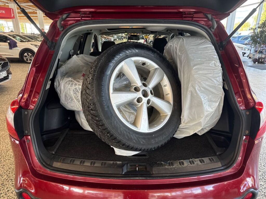 Nissan Qashqai+2 2013 Punainen