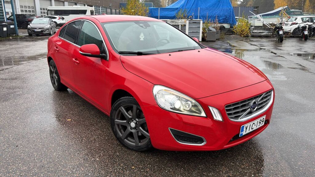 Volvo S60 2012 Punainen