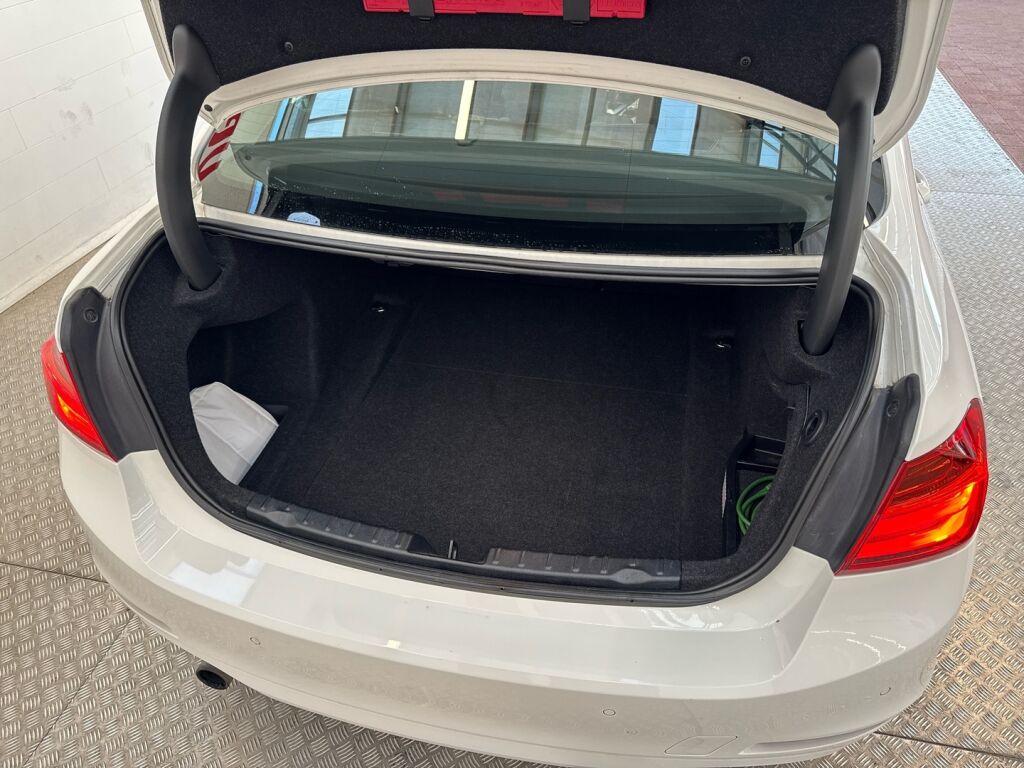 BMW 316 2013 Valkoinen