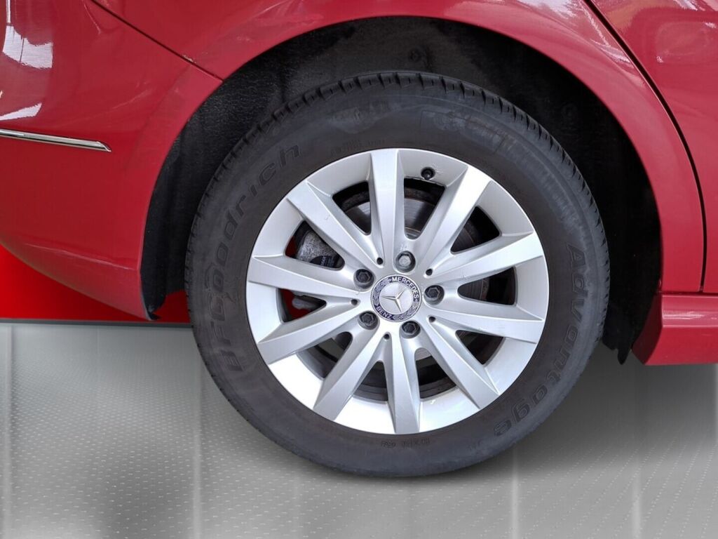 Mercedes-Benz B 2013 Punainen