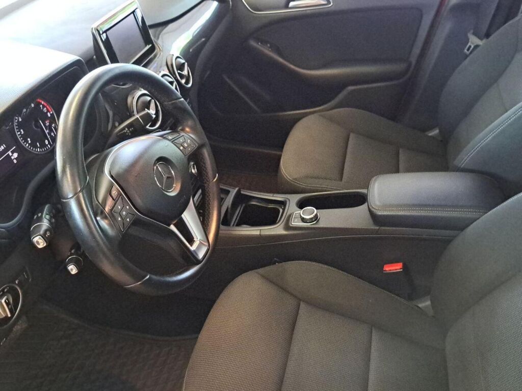 Mercedes-Benz B 2013 Punainen