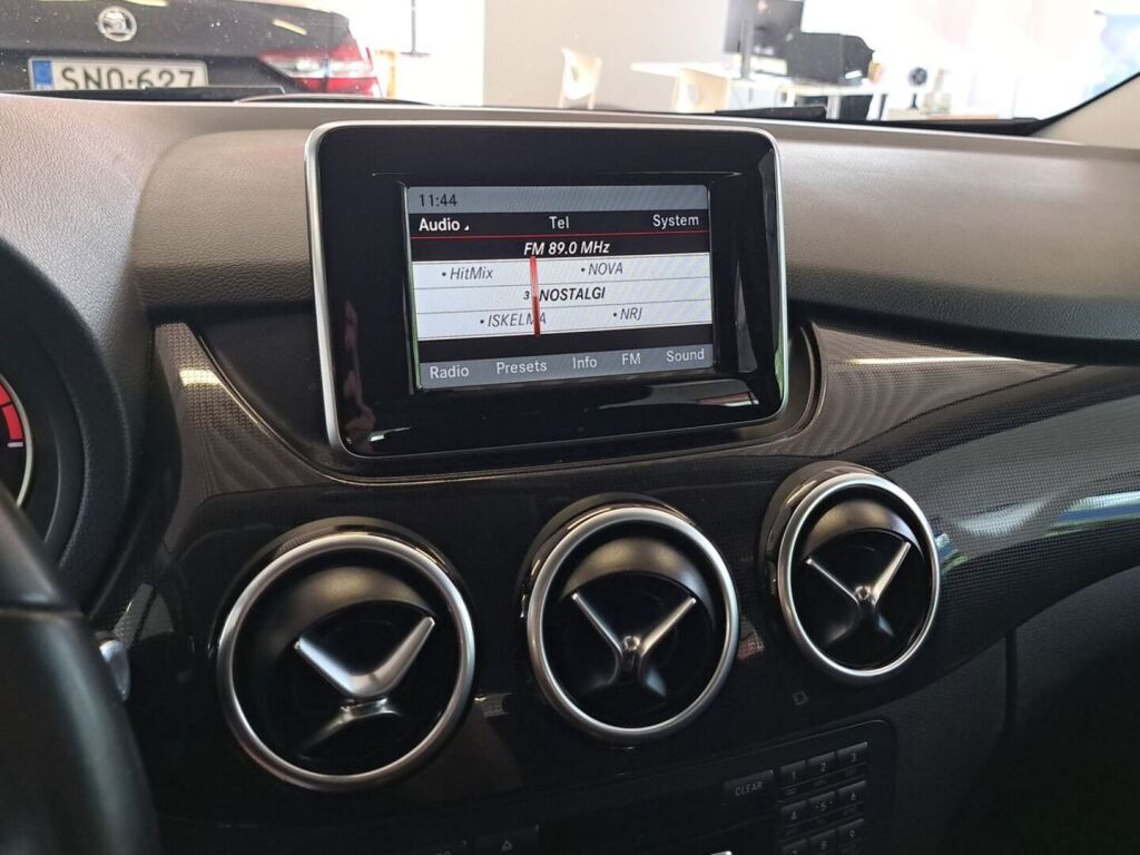 Mercedes-Benz B 2013 Punainen