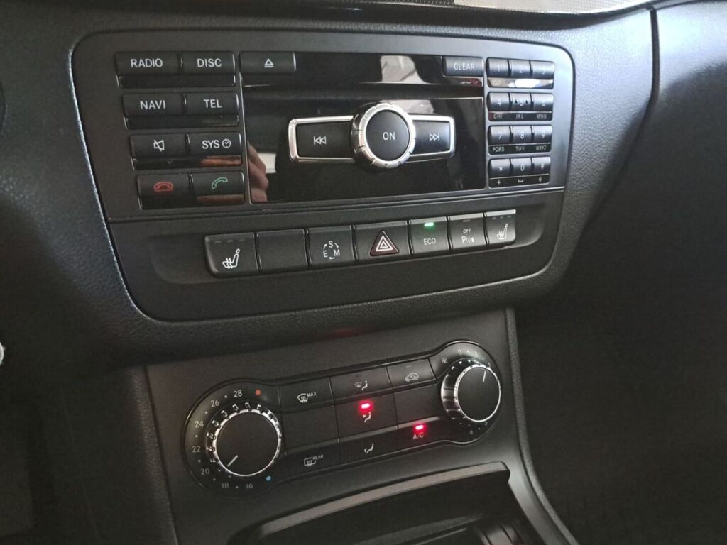 Mercedes-Benz B 2013 Punainen