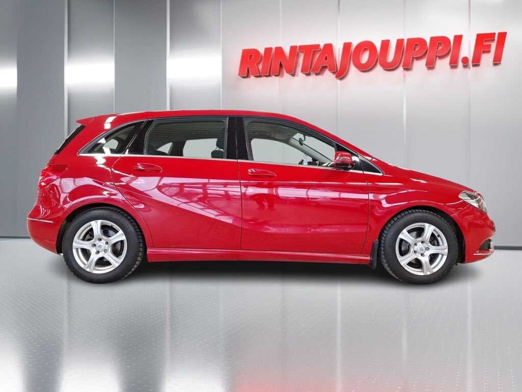 Mercedes-Benz B 2013 Punainen