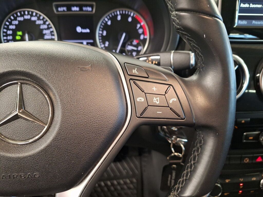 Mercedes-Benz B 2013 Punainen