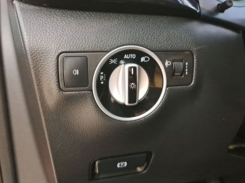 Mercedes-Benz B 2013 Punainen