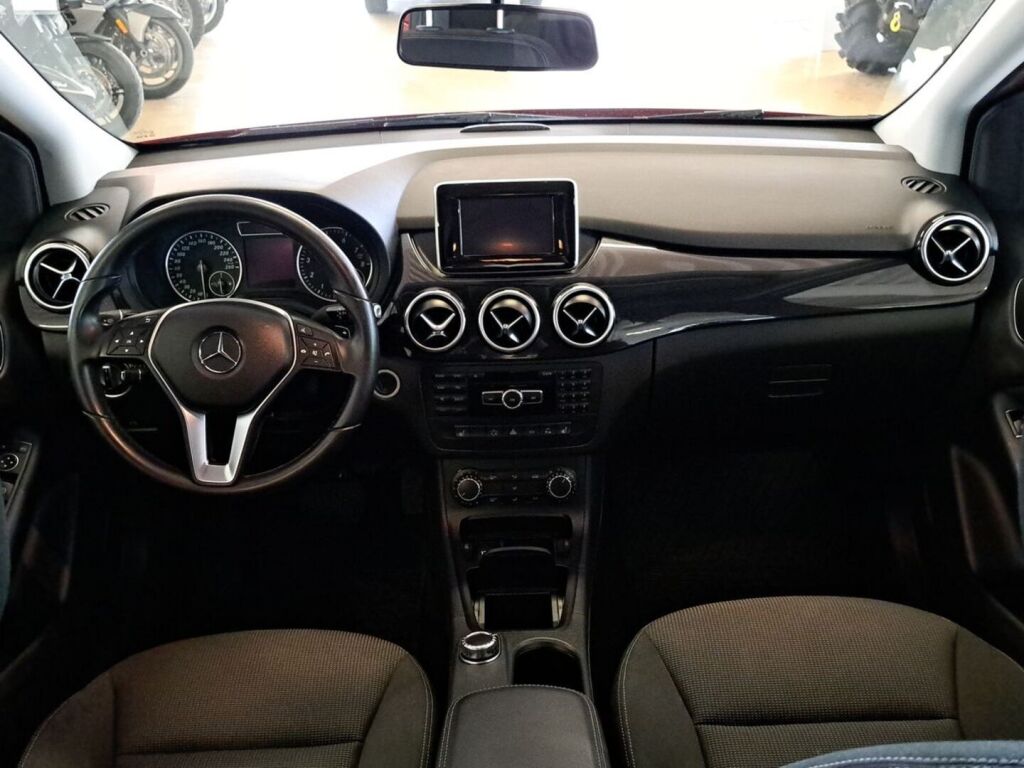 Mercedes-Benz B 2013 Punainen