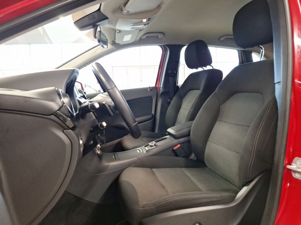 Mercedes-Benz B 2013 Punainen