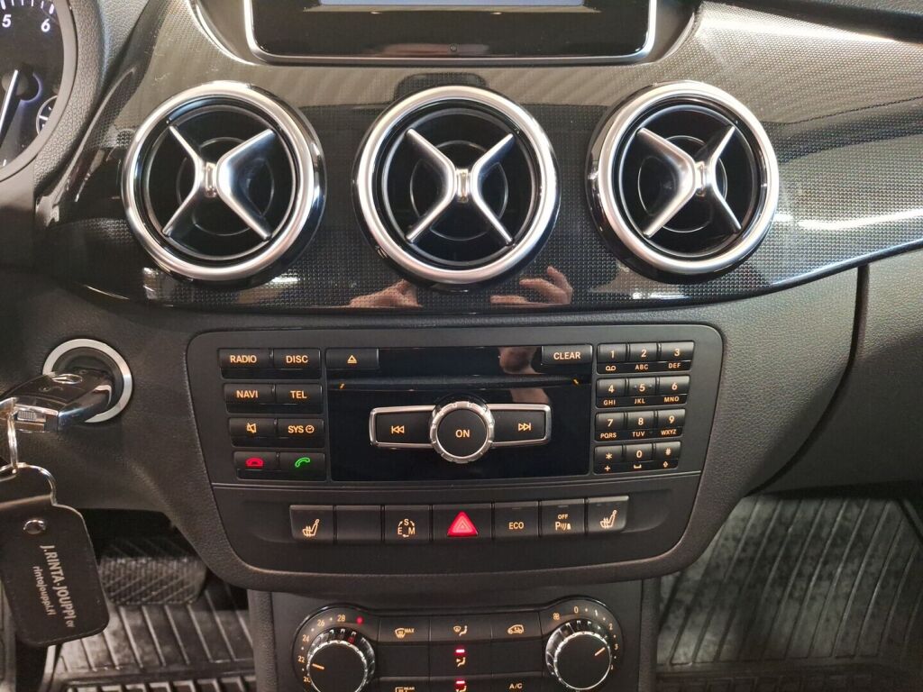 Mercedes-Benz B 2013 Punainen