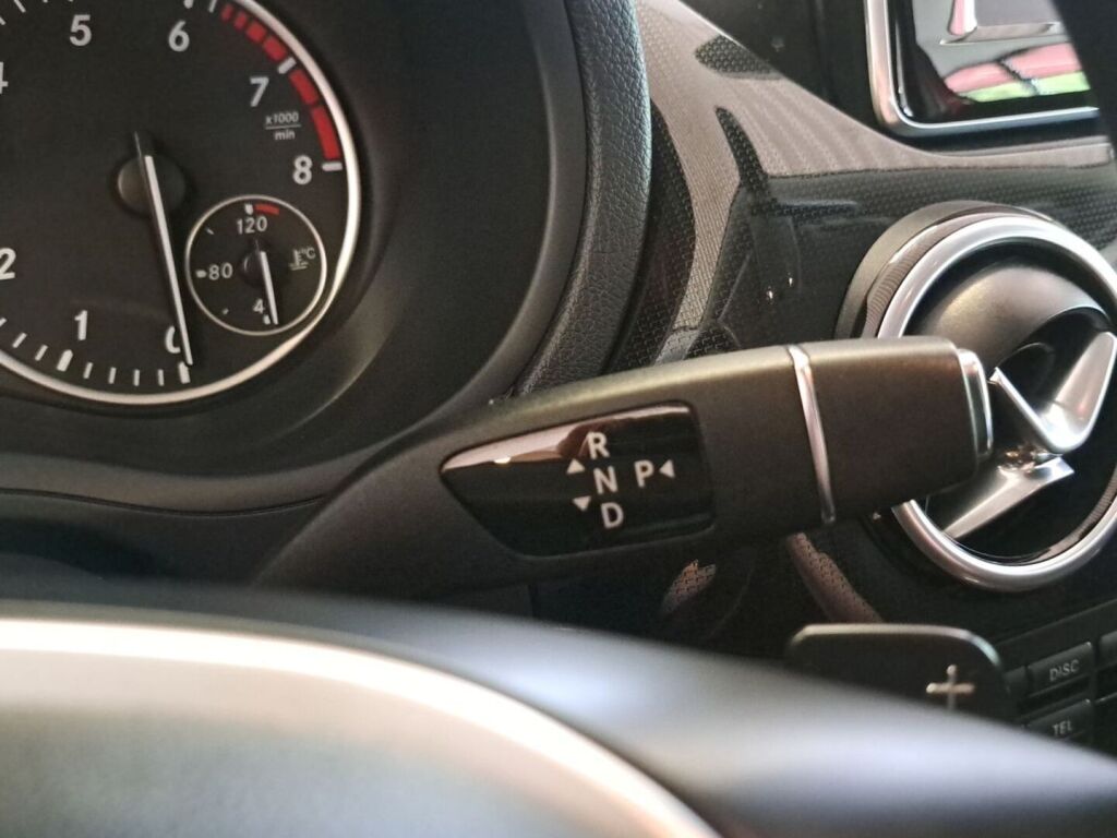 Mercedes-Benz B 2013 Punainen