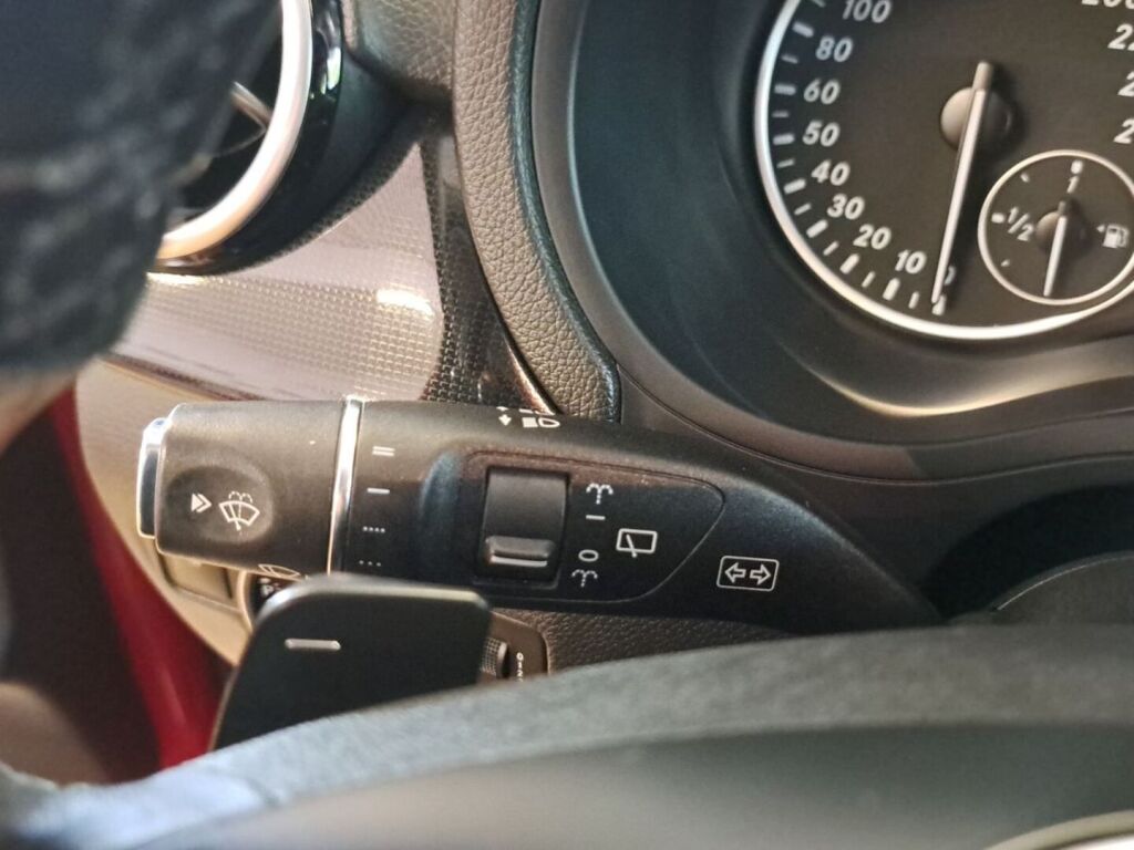 Mercedes-Benz B 2013 Punainen