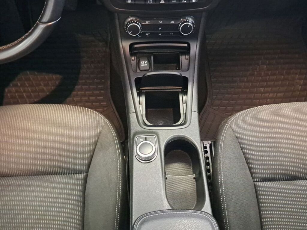 Mercedes-Benz B 2013 Punainen