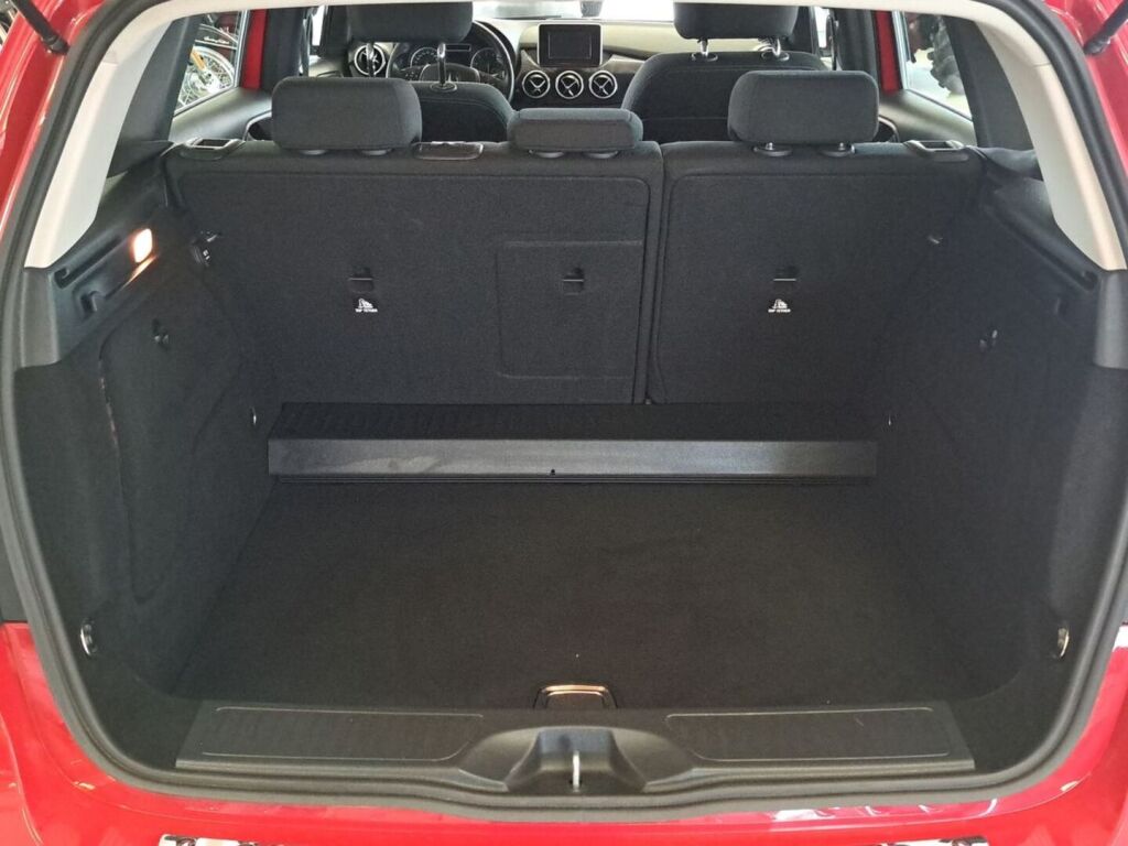 Mercedes-Benz B 2013 Punainen