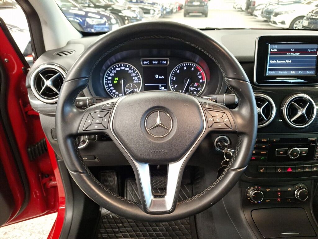 Mercedes-Benz B 2013 Punainen