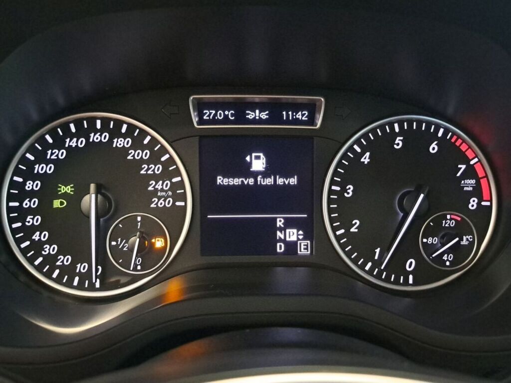 Mercedes-Benz B 2013 Punainen