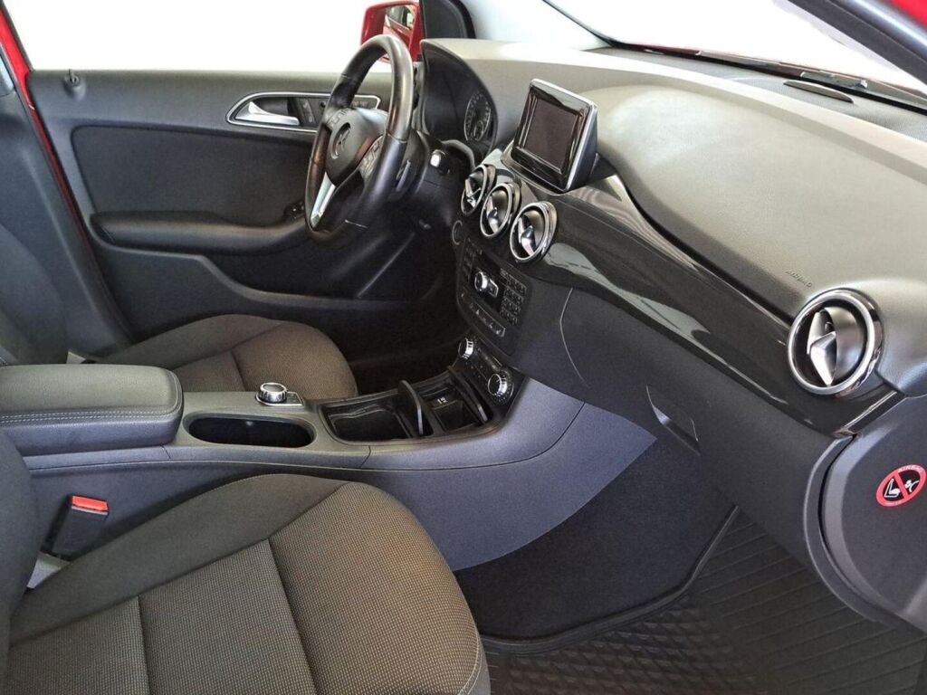 Mercedes-Benz B 2013 Punainen