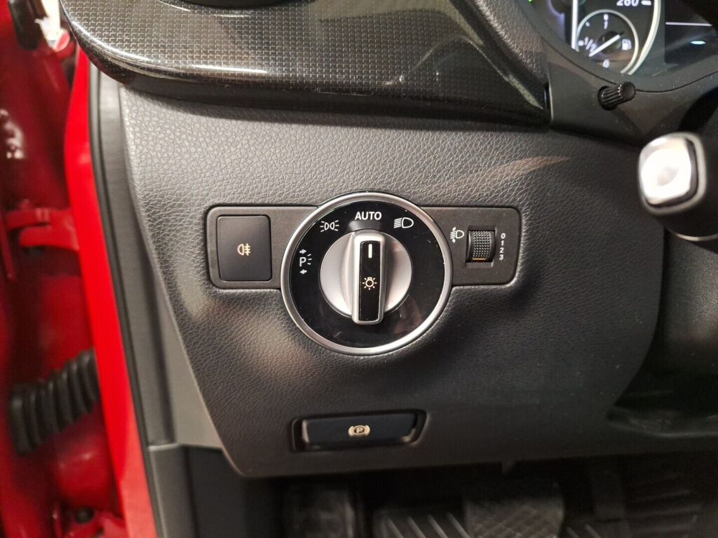 Mercedes-Benz B 2013 Punainen