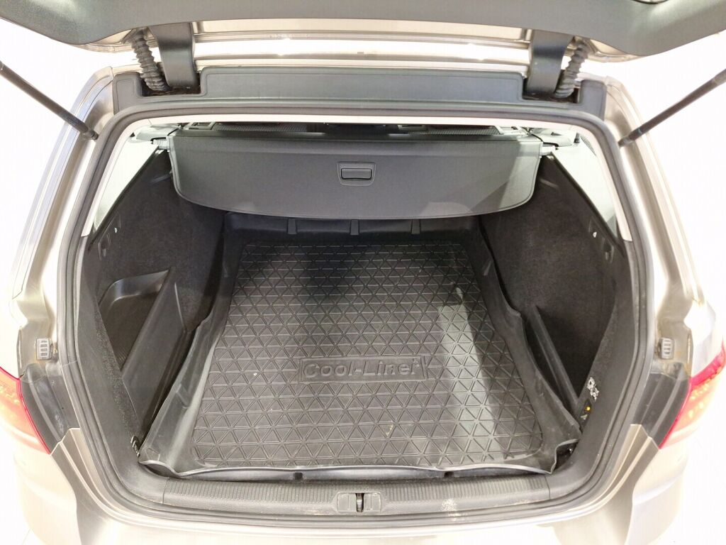 Volkswagen Passat 2013 Ruskea (beige)