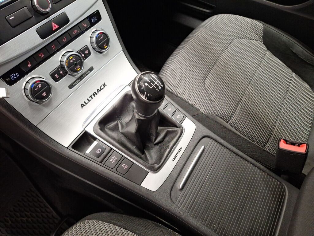 Volkswagen Passat 2013 Ruskea (beige)