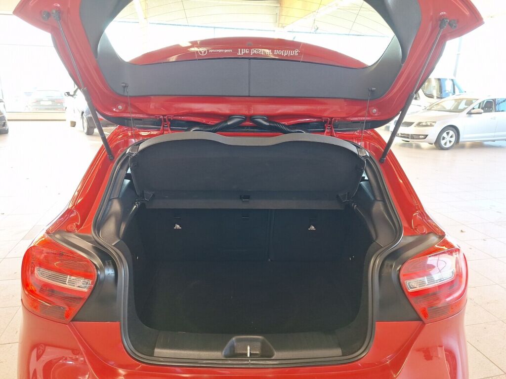 Mercedes-Benz A 2013 Punainen