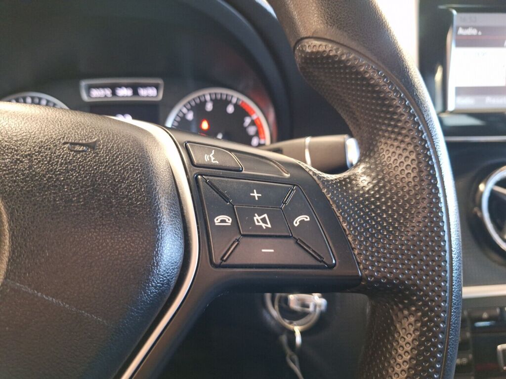 Mercedes-Benz A 2013 Punainen