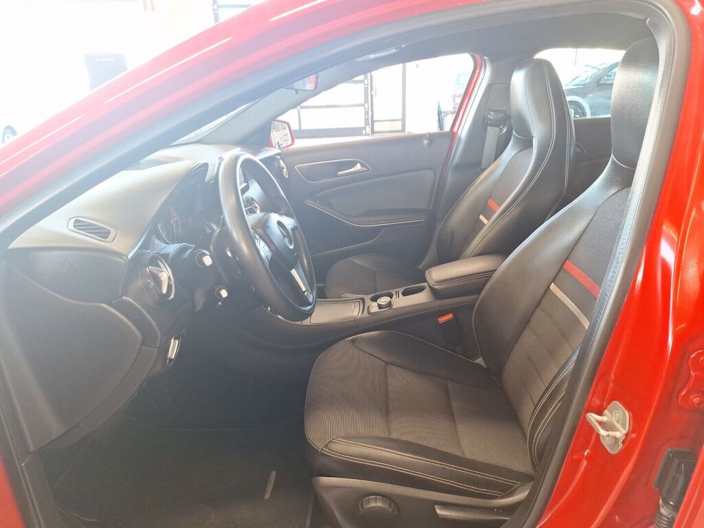 Mercedes-Benz A 2013 Punainen