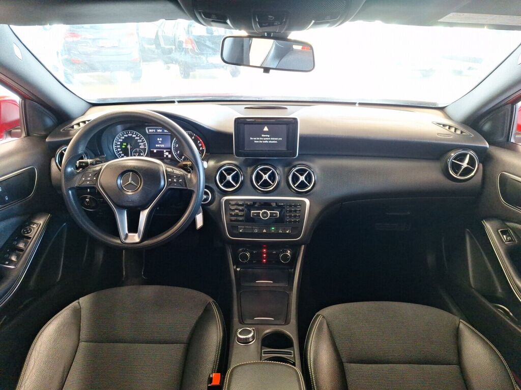 Mercedes-Benz A 2013 Punainen