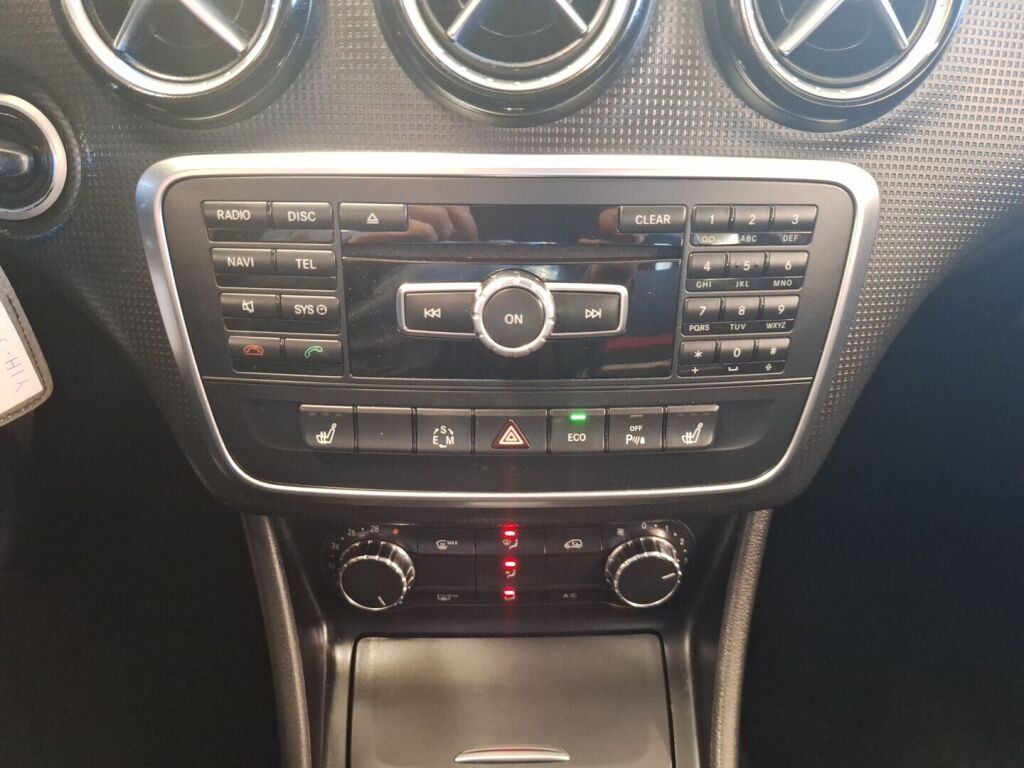 Mercedes-Benz A 2013 Punainen