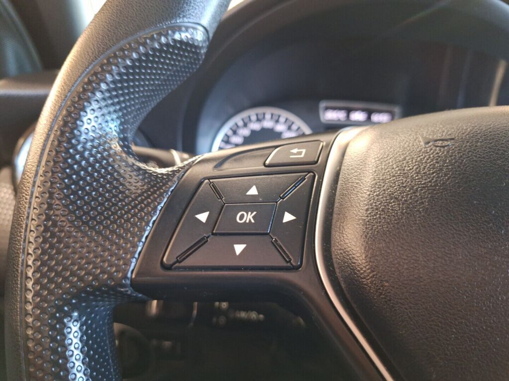 Mercedes-Benz A 2013 Punainen