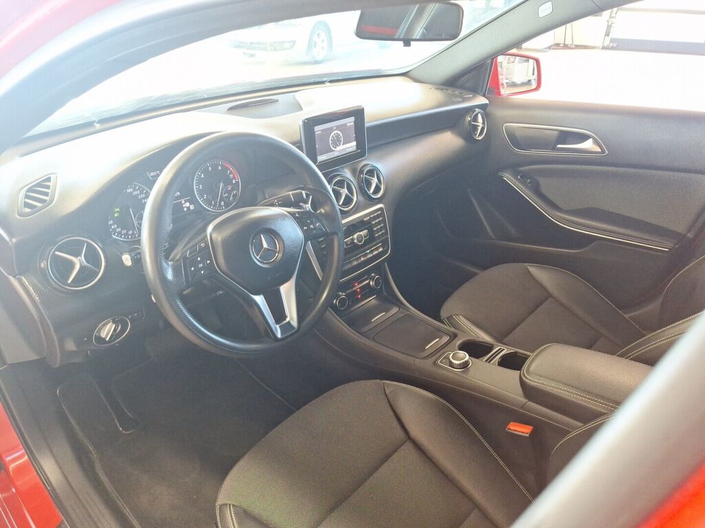 Mercedes-Benz A 2013 Punainen