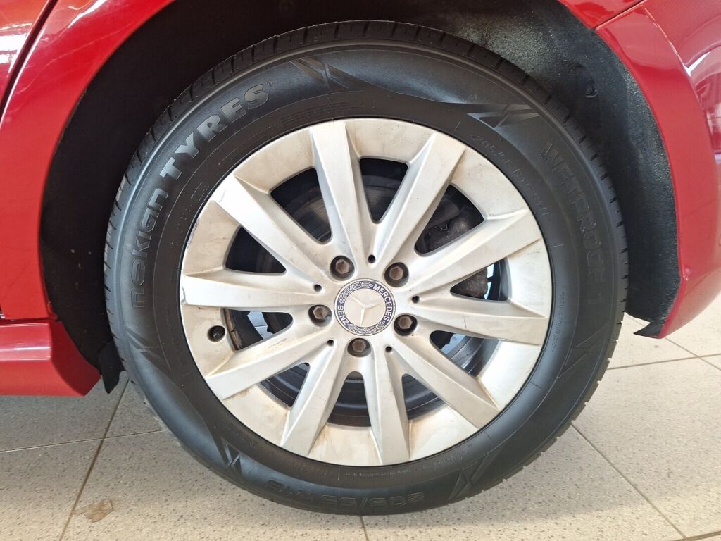 Mercedes-Benz A 2013 Punainen