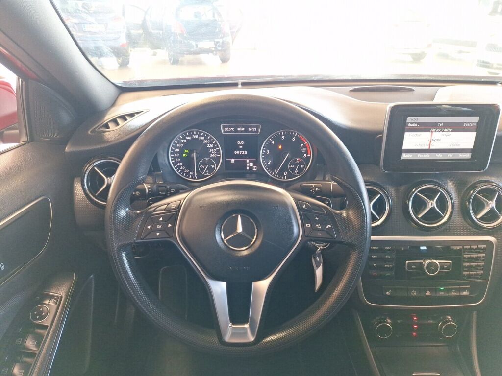 Mercedes-Benz A 2013 Punainen