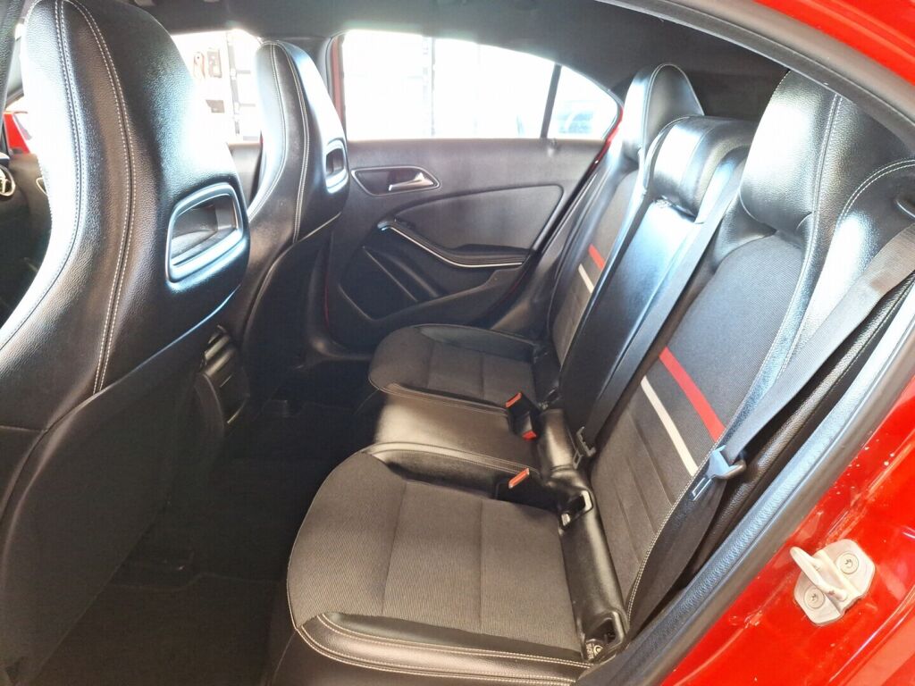 Mercedes-Benz A 2013 Punainen