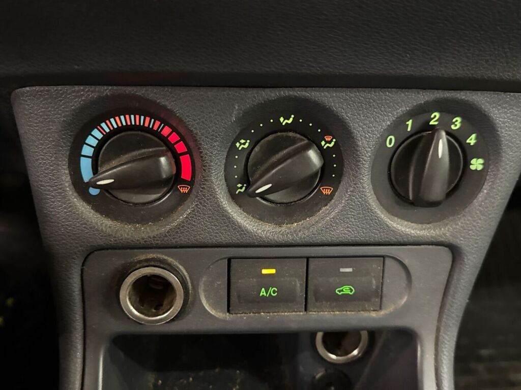 Ford Transit Connect 2013 Valkoinen