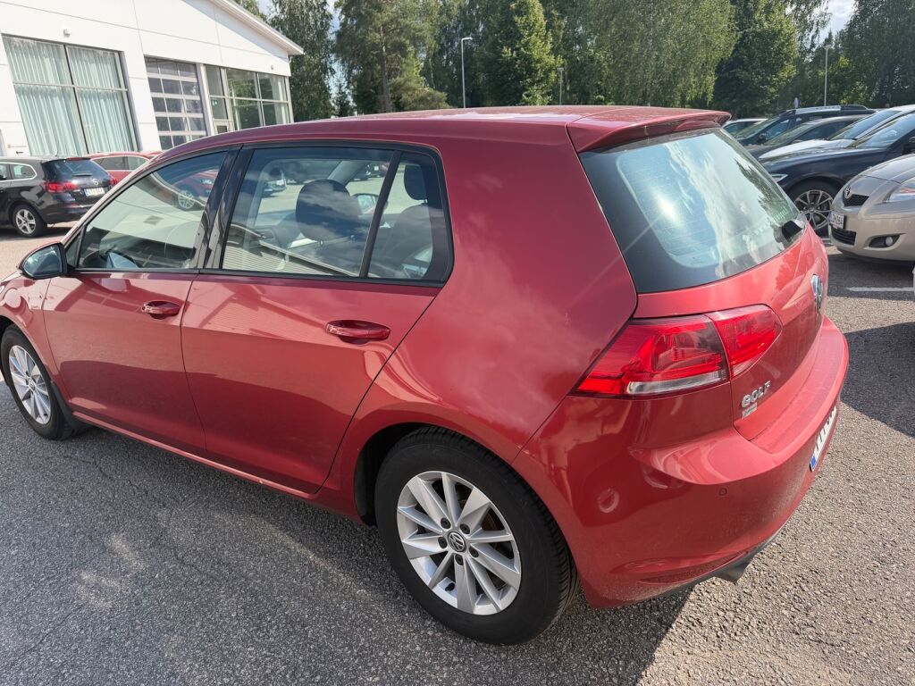 Volkswagen Golf 2013 Punainen
